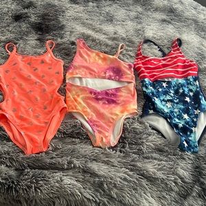 3x girls bathing suits, worn but great condition.